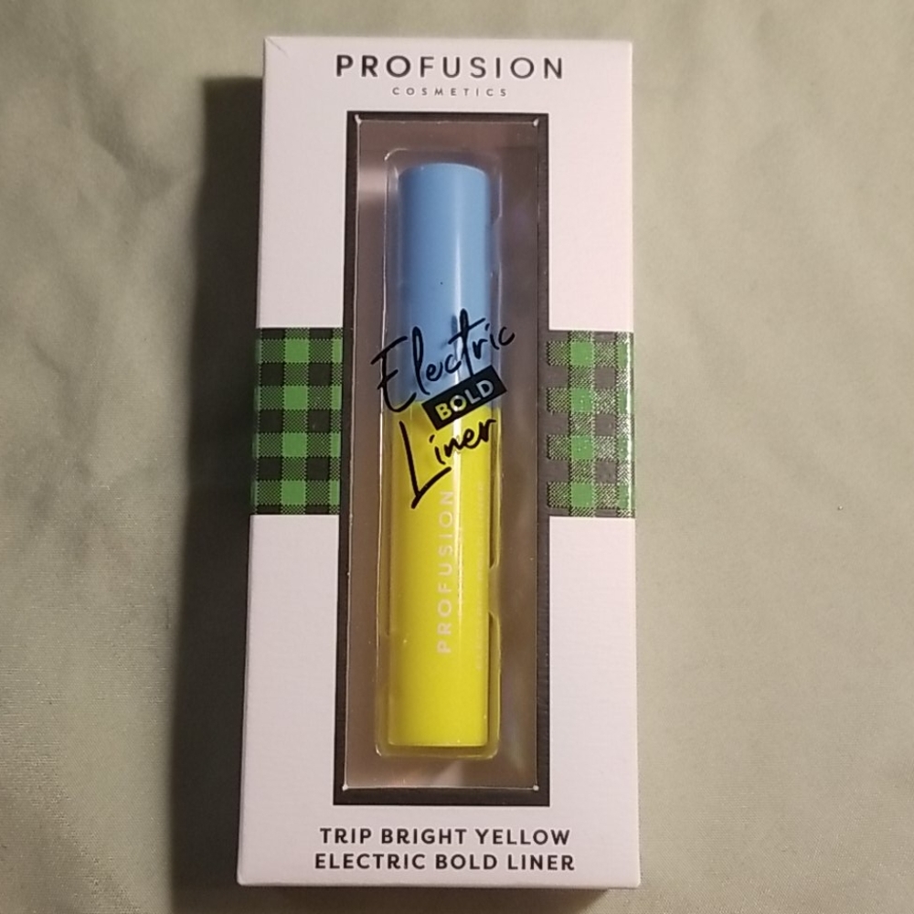 Electric neon yellow liquid eye liner PROFUSION